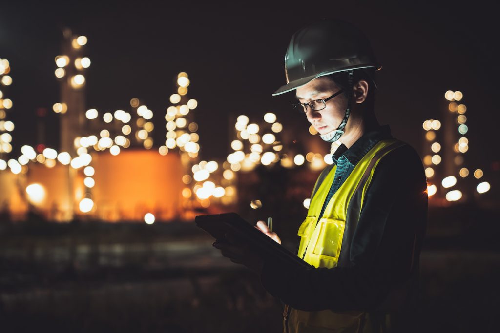 Energy Industry: Accessing Expertise Using Mixed and Augmented Reality